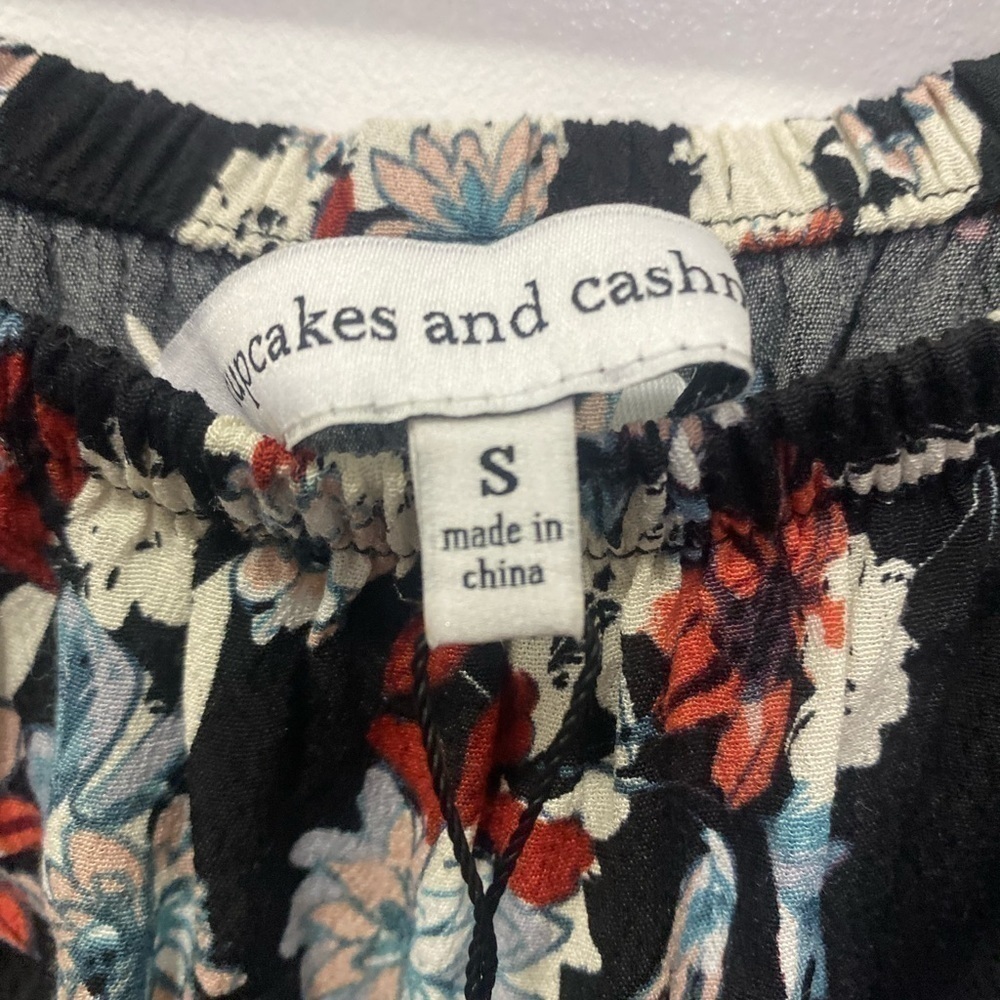 New! Cupcakes and Cashmere Gia Floral Romper - Picture 7 of 10